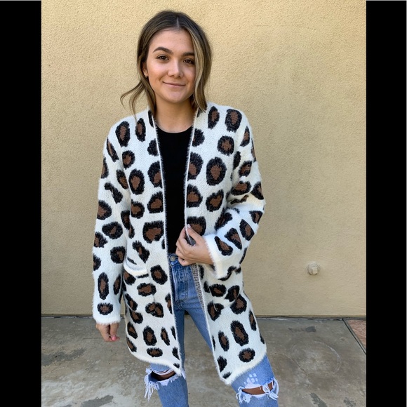🌟Best in Boutique🌟Leopard Print Cardigan - Picture 2 of 5